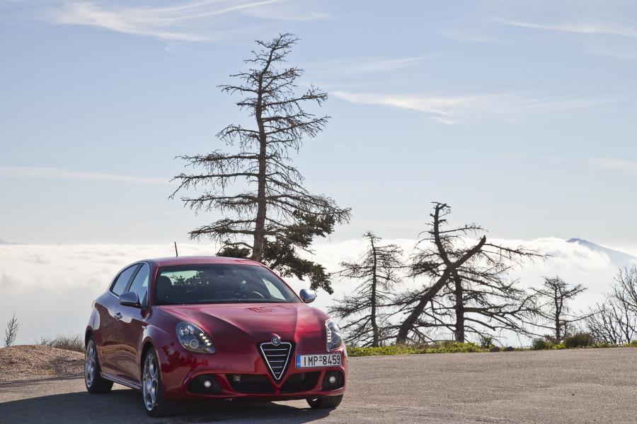  Alfa Romeo Giulietta Quadrifoglio Verde (940) 2010 года  (фото 6 из 48)